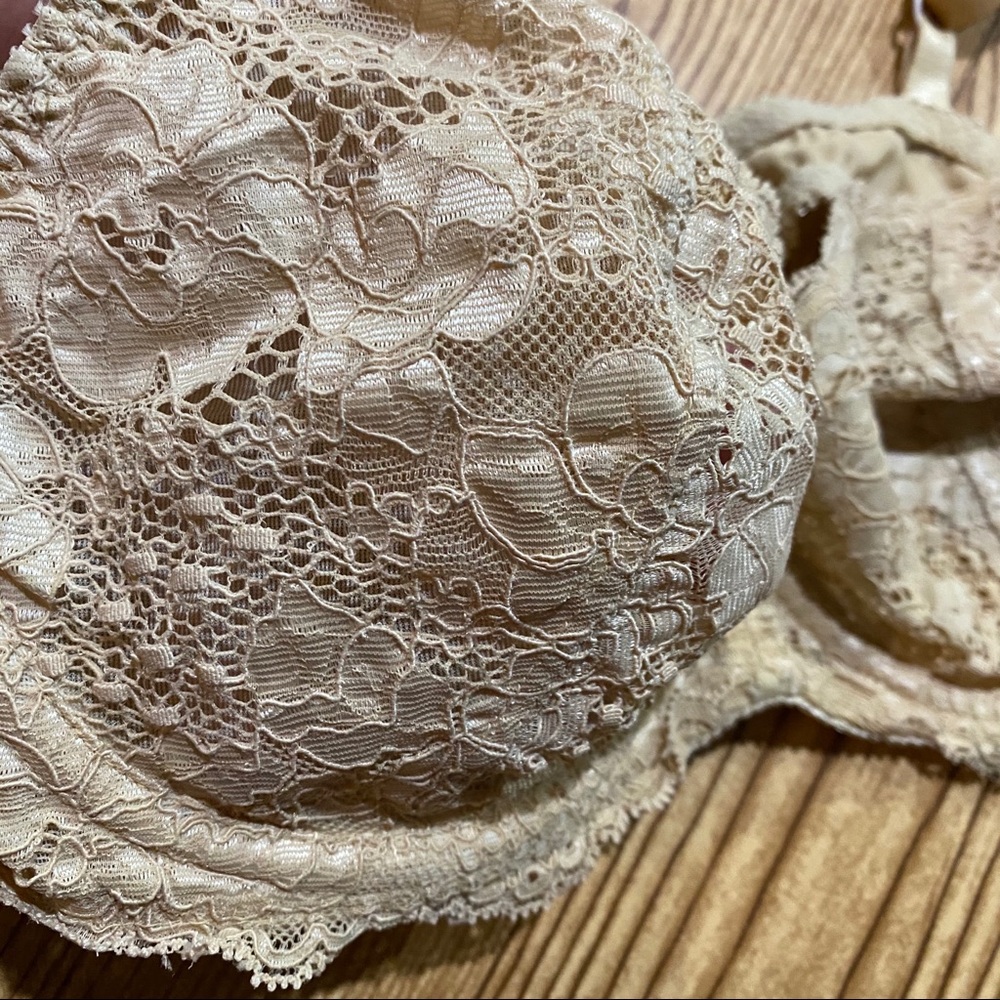 Victoria’s Secret beige lace underwire bra 36D - Picture 2 of 5